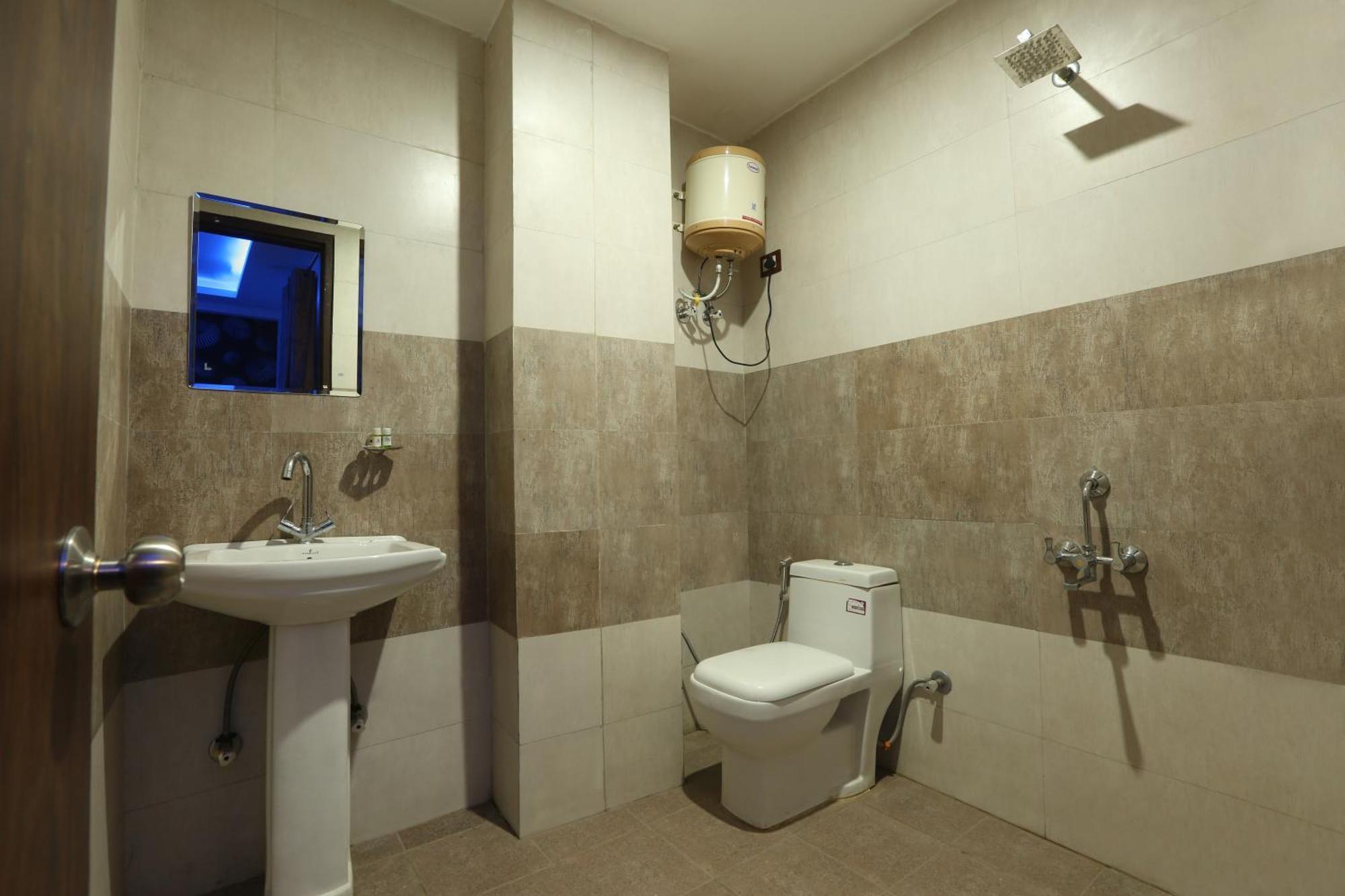 Hotel Triton Grand At Delhi Airport New Delhi Exterior photo